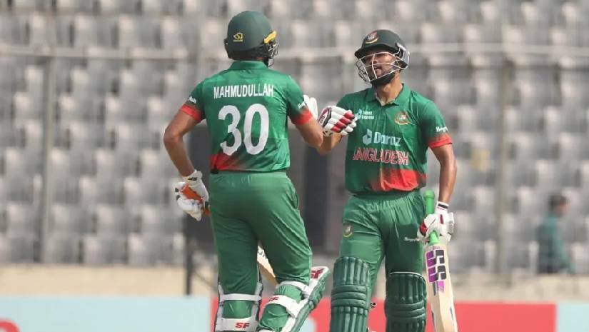 ইংল্যান্ডকে ২১০ রানের টার্গেট টাইগারদের