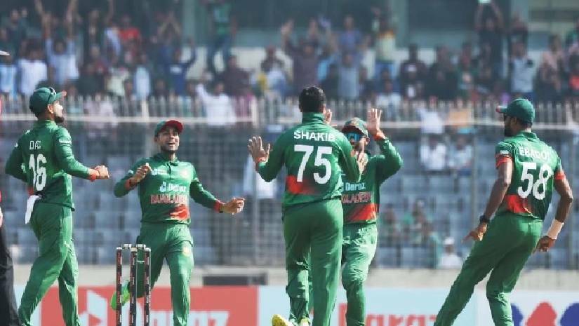 তিন উইকেট হারিয়ে চাপে ইংল্যান্ড