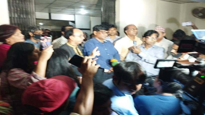 রাবি ছাত্র উপদেষ্টার পদত্যাগের দাবিতে শিক্ষার্থীদের আন্দোলন