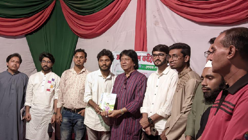চট্টগ্রামের বইমেলায় শেষ প্রহরে জমজমাট লেখক-পাঠক সন্ধ্যায় অতিথিরা