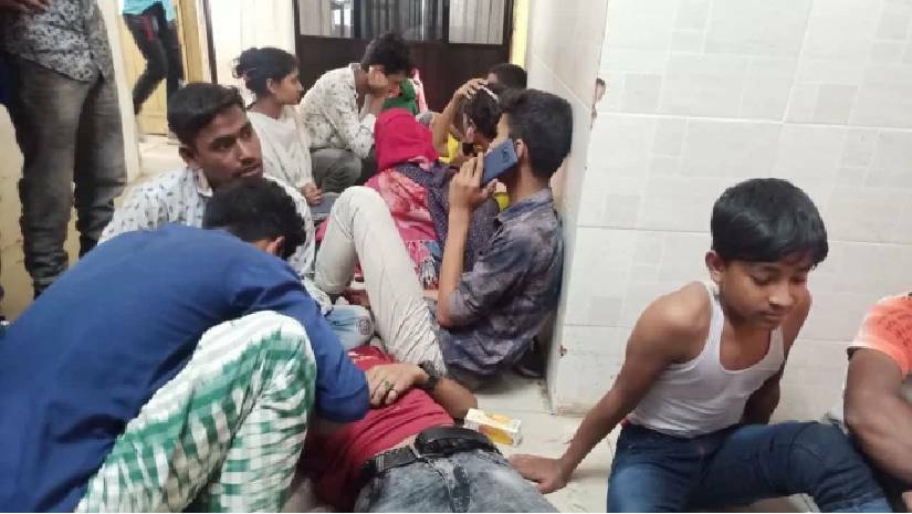 পিকনিকের বাস উল্টে অর্ধশত শিক্ষার্থী আহত