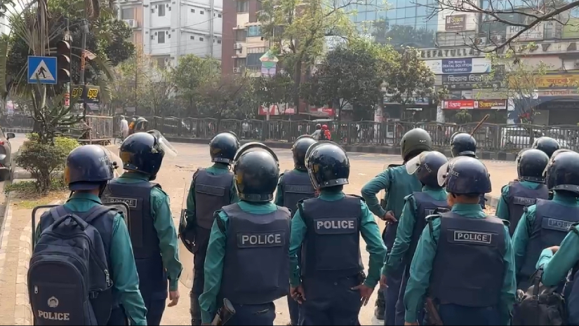 আধিপত্য বিস্তারকে কেন্দ্র করে সংঘর্ষের সময় অতিরিক্ত পুলিশ মোতায়েন 