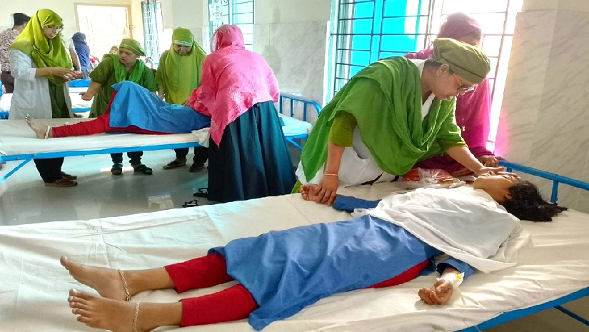 হাসপাতালে চিকিৎসাধীন শিক্ষার্থীরা