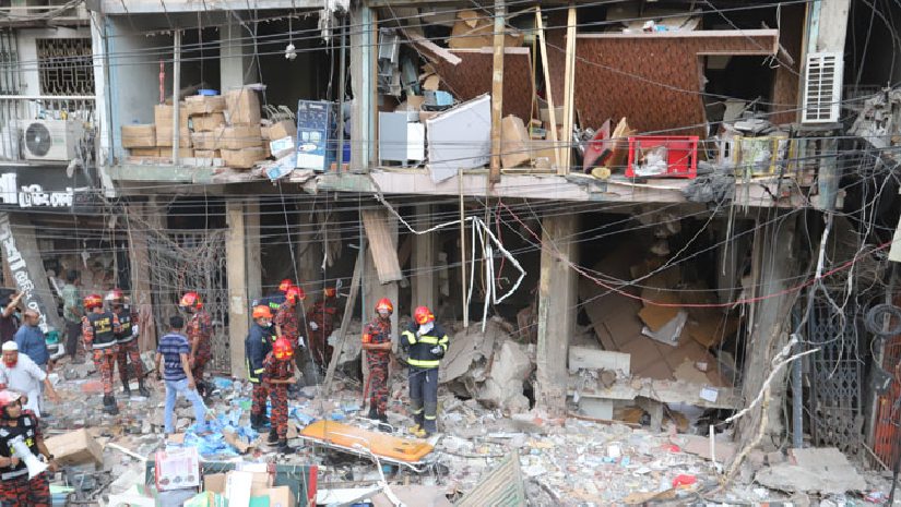 ভারী যন্ত্রপাতি ছাড়াই তৃতীয় দিনের উদ্ধারকাজ শুরু