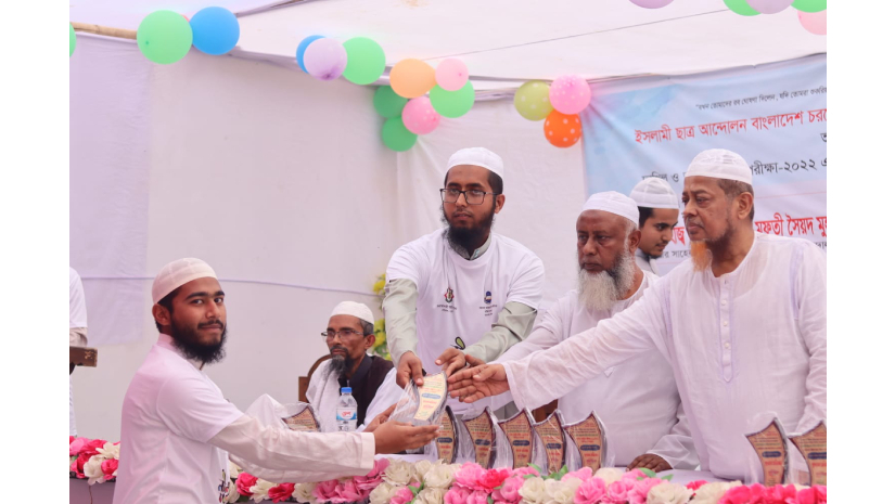 চরমোনাই কামিল মাদরাসায় কৃতি শিক্ষার্থীদের সংবর্ধনা প্রদান ও নবীনদের বরণ করা হয় 