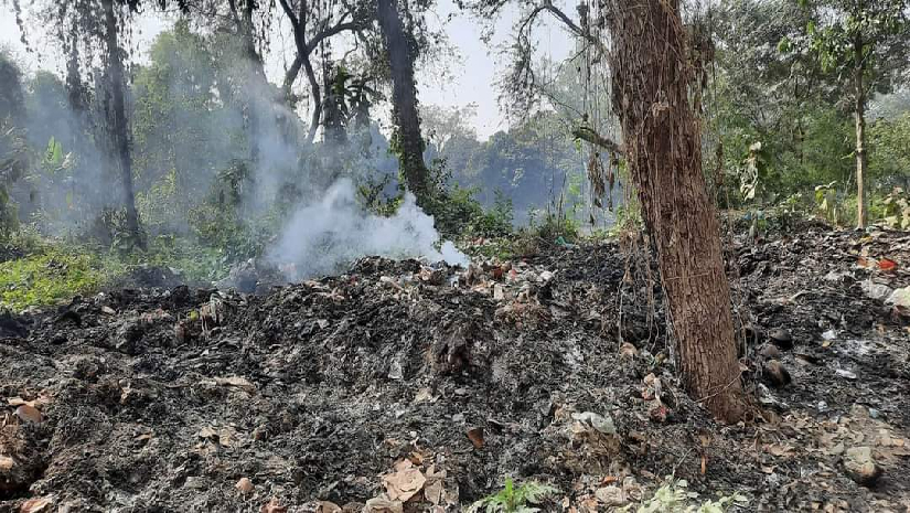 রাবিতে পুড়িয়ে ফেলা হচ্ছে বর্জে্যর স্তুপ