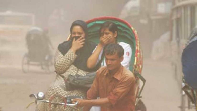 বায়ুদূষণে আজ তৃতীয় স্থানে ঢাকা