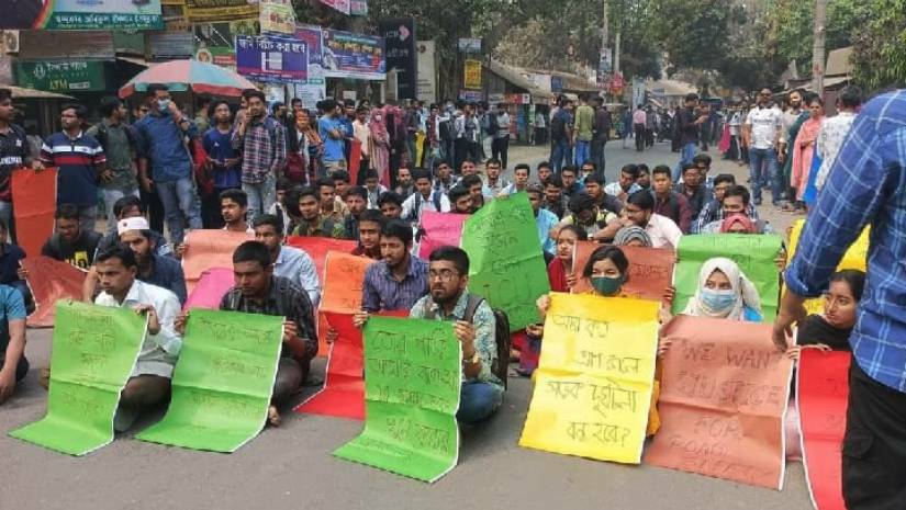 পাঁচ দাবিতে মাভাবিপ্রবি শিক্ষার্থীদের সড়ক অবরোধ