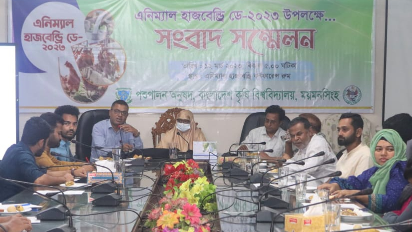 পশুপালন দিবস উপলক্ষে আয়োজিত এক সংবাদ সম্মেলনে অতিথিরা