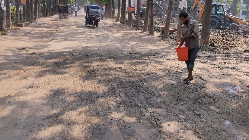 ধুলাবালিতে অতিষ্ঠ পবিপ্রবি, বাড়ছে স্বাস্থ্য ঝুঁকি