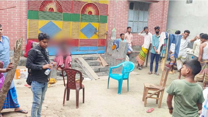 বিয়ের দাবিতে প্রেমিকের বাড়িতে অনশনে প্রেমিকা