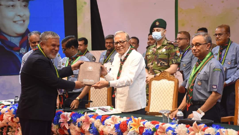 রোভার স্কাউটের অ্যাওয়ার্ড পাচ্ছেন বাকৃবির দুই কর্মকর্তা, এক শিক্ষার্থী