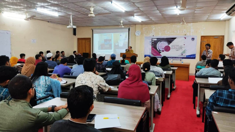 ‘সীমাবদ্ধতার কারণে শিক্ষার্থীদের হাতে কলমে শেখাতে পারি না’