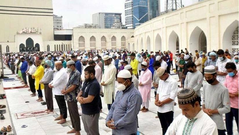 রমজানের প্রথম জুমায় মসজিদে মসজিদে মুসল্লিদের ঢল