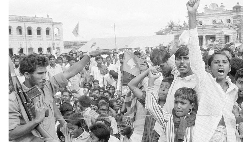 ২৫শে মার্চের গণহত্যার পর প্রতিরোধ গড়ে তোলে লড়াকু বাঙালি