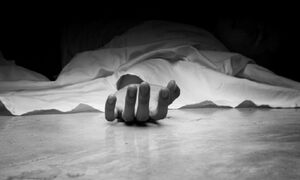 ফোনে কথা বলার পর ট্রেনের নিচে ঝাপ ছাত্রীর