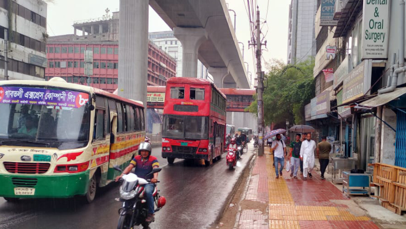 চৈত্রের গরমে রাজধানীতে হয়ে যাওয়া এই বৃষ্টি কিছুটা হলেও স্বস্তি ফিরিয়েছে জনমানুষের মাঝে।