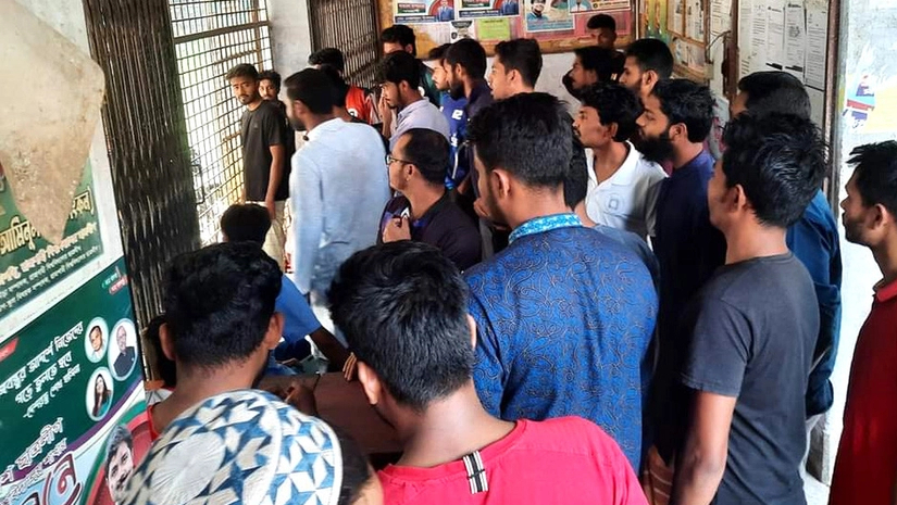 আন্দোলনরত শিক্ষার্থীরা