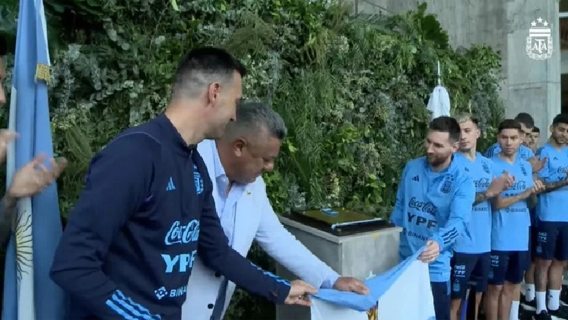 নামফলক উন্মোচন