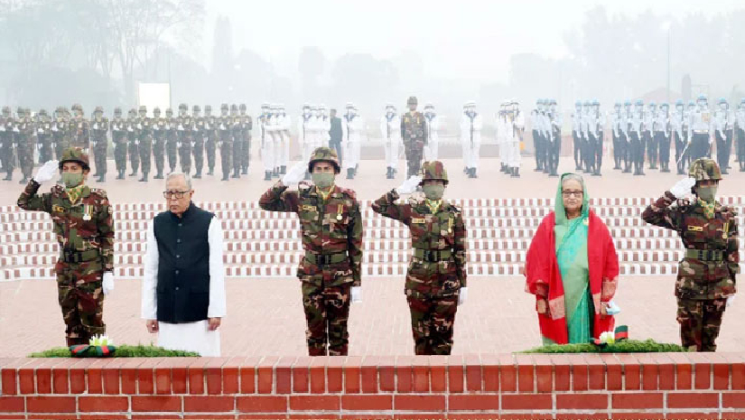 জাতীয় স্মৃতিসৌধে ফুল দিয়ে বীর শহীদদের প্রতি শ্রদ্ধা জানিয়েছেন রাষ্ট্রপতি মো. আবদুল হামিদ ও প্রধানমন্ত্রী শেখ হাসিনা