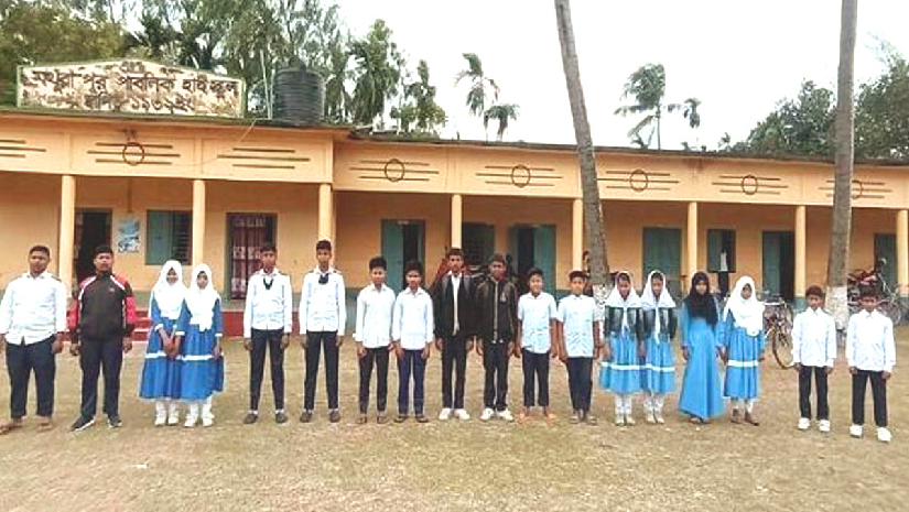 এক ফ্রেমে ২০ যমজ ভাইবোন