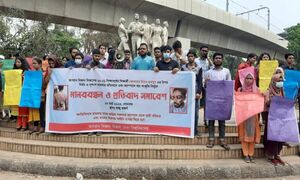 প্রলয় গ্যাং সদস্যদের স্থায়ী বহিষ্কার চেয়ে ঢাবি শিক্ষার্থীদের মানববন্ধন