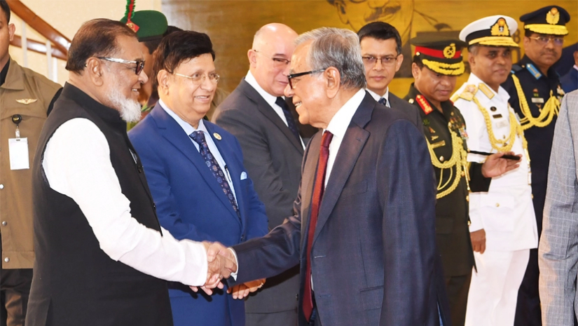 চিকিৎসা নিতে সিঙ্গাপুর গেলেন রাষ্ট্রপতি