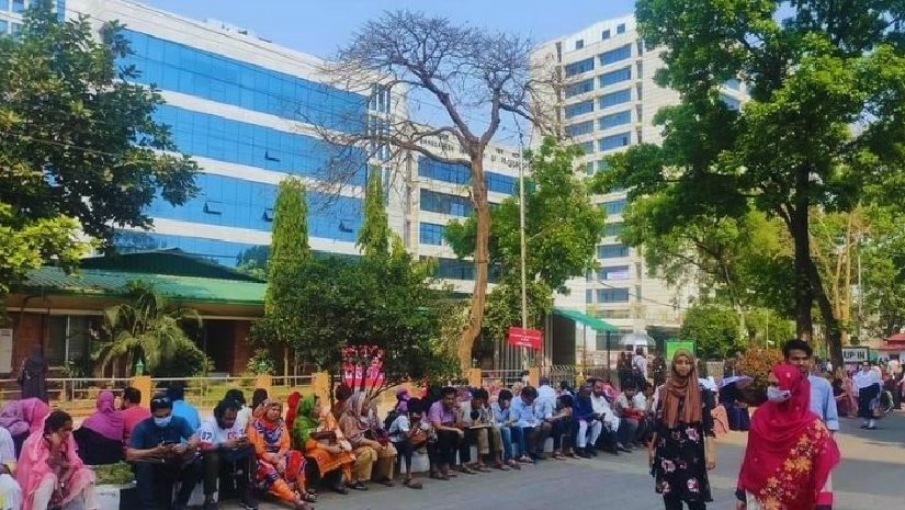 ভর্তিচ্ছু শিক্ষার্থীদের একাংশ