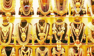 রেকর্ড ভেঙে সোনার ভরি লাখ টাকা ছুঁই ছুঁই 