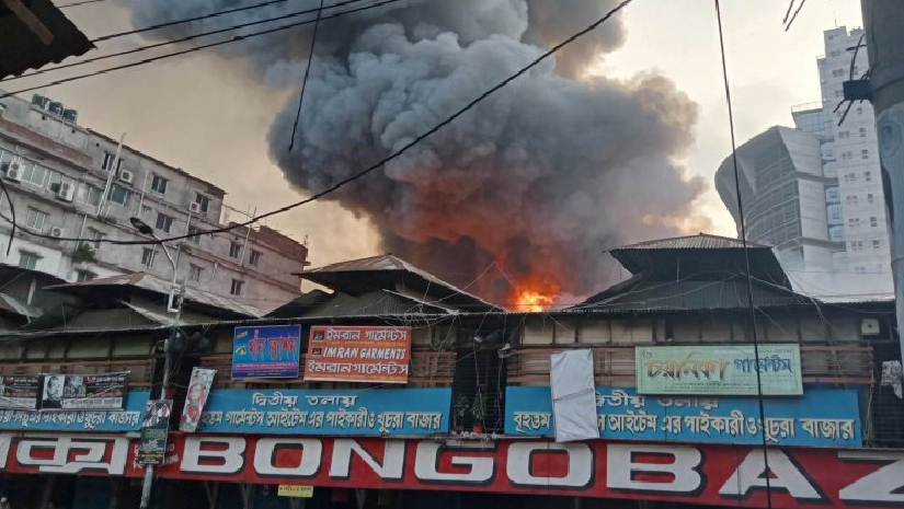 বঙ্গবাজারে ভয়াবহ আগুন