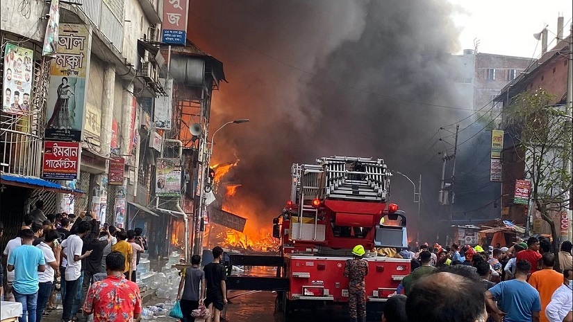 অ্যানেক্স ভবনেও ছড়ালো বঙ্গবাজারের আগুন, নিয়ন্ত্রণে ৪৭ ইউনিট