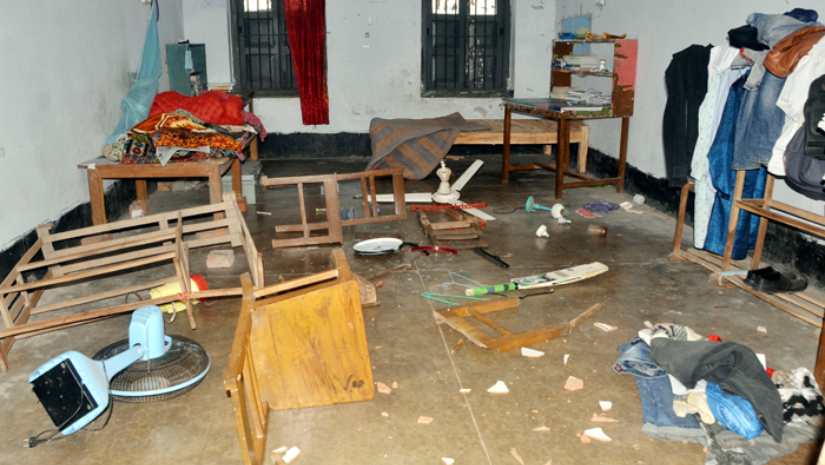 ছাত্রাবাসের চারটি কক্ষ ভাঙচুর করা হয়