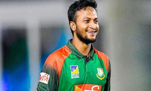 আইসিসির ‘মাস সেরা’ লড়াইয়ে মনোনয়ন পেলেন সাকিব 