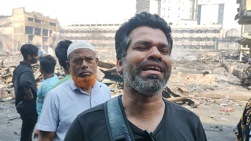 বঙ্গবাজারে ভয়াবহ আগুনে সব হারিয়ে নিঃস্ব হওয়া ব্যবসায়ীদের চোখের পানি থামছেনা।