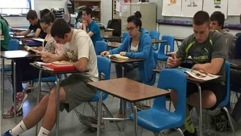 শিক্ষার্থীদের নিজের মৃত্যু সংবাদ লিখতে বলে চাকরি হারিয়েছেন যুক্তরাষ্ট্রের এক শিক্ষক