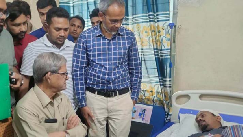 হাসপাতালে আহত ছাত্রদলের নেতাকর্মীদের খোঁজ নিচ্ছেন বিএনপি মহাসচিব মির্জা ফখরুল ইসলাম আলমগীর  