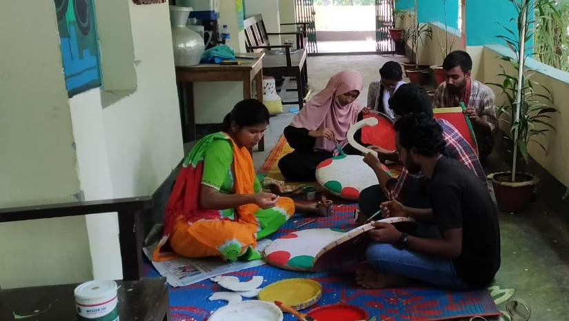 বর্ষবরণের আয়োজন সফল করতে ব্যস্ত সময় পার করছেন নেত্রকোণা সরকারি কলেজের শিক্ষার্থীরা