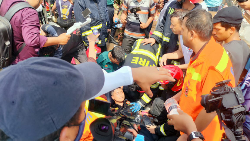 ফায়ার সার্ভিসের ৯ সদস্যসহ আহত ১৫