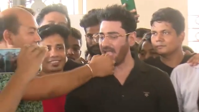 রোজা রেখে কেক খেয়ে ফেললেন অনন্ত জলিল