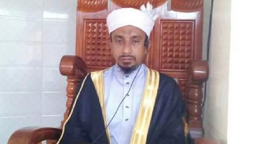 ক্ষমা চেয়ে নামাজ পড়ানোর অনুমতি পেলেন সেই ইমাম