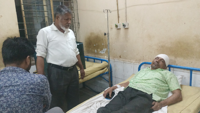 হাসপাতালে চিকিৎসাধীন জমি নিয়ে বিরোধের জেরে হামলায় আহত শিক্ষক কে এম জহির উদ্দিন