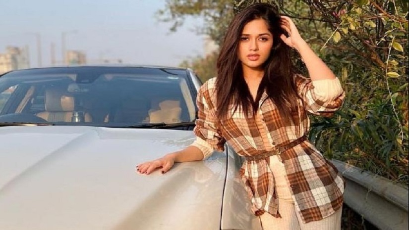 ভারতের জনপ্রিয় তারকা জান্নাত জুবের রহমানী