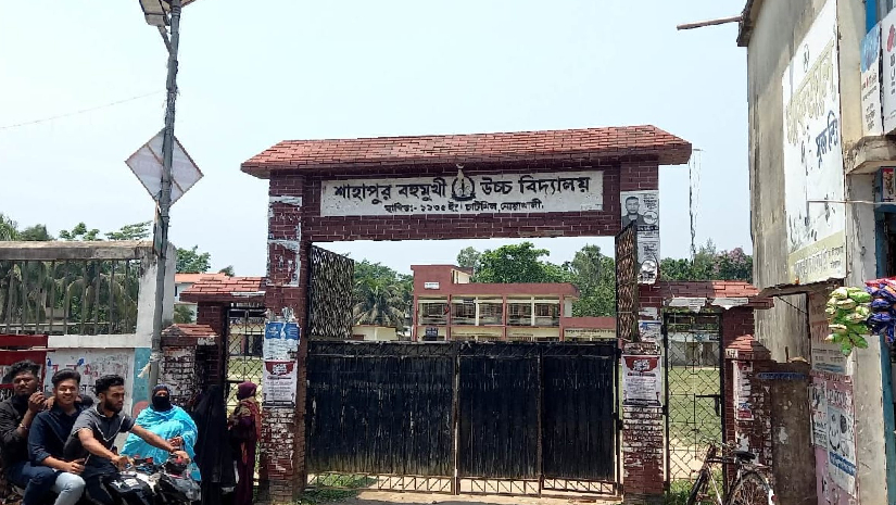 নোয়াখালীতে এসএসসি পরীক্ষায় নানা অনিয়ম, সংবাদ সংগ্রহে বাধা সাংবাদিকদের