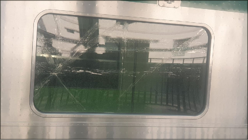 বহুতল ভবন থেকে মেট্রোরেলে ঢিল, চলছে মামলার প্রস্তুতি