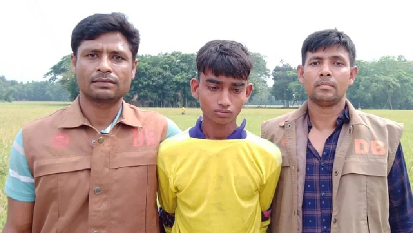 উপজেলার সালিপুরা এলাকার একটি জঙ্গল থেকে কাওছার মিয়াকে আটক করা হয়