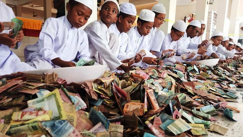 পাগলা মসজিদের দানবাক্সে পাওয়া ১৯ বস্তা টাকা গণনার কাজ চলছে