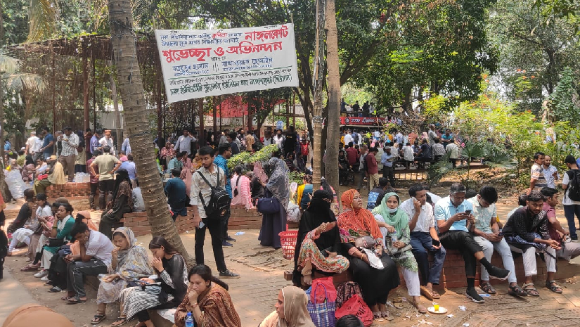 উৎকণ্ঠায় অপেক্ষার প্রহর গুনছেন অভিভাবকরা