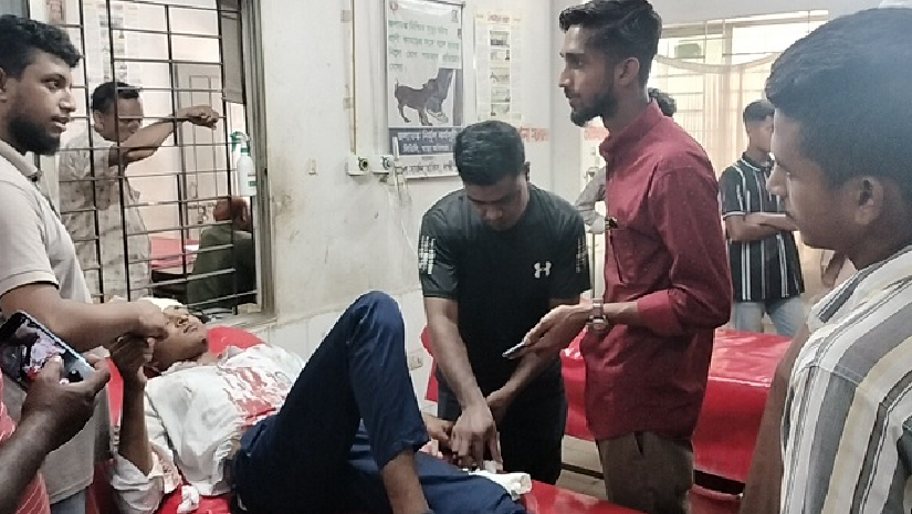 রেস্টুরেন্টে খেতে গিয়ে বান্ধবীর বাবার কোপে রক্তাক্ত তামিম