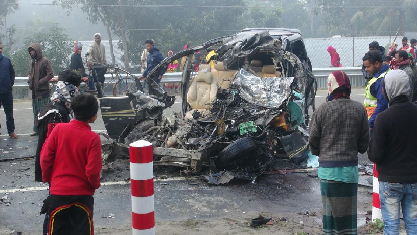 এপ্রিলে সড়কে ঝরল ৫৫২ প্রাণ