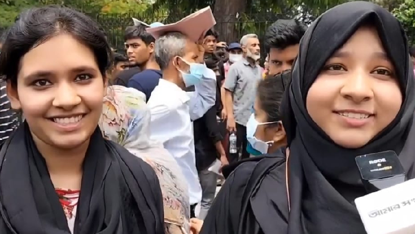 ঢাবি ভর্তি পরীক্ষায় অংশগ্রহণ করতে সৌদি আরব থেকে আসা দুই বোন